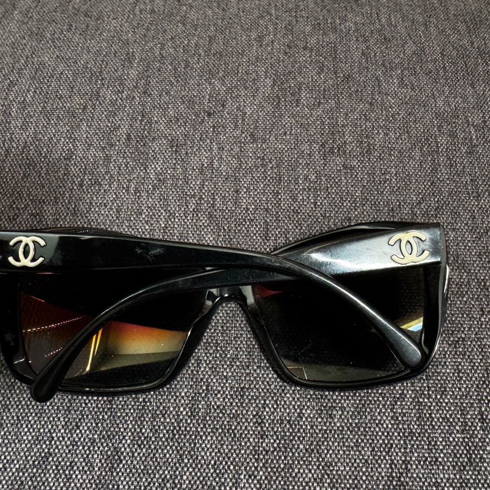 🌸SOLD🌸 CHANEL Elegant Black Sunglasses - Picture 8 of 8